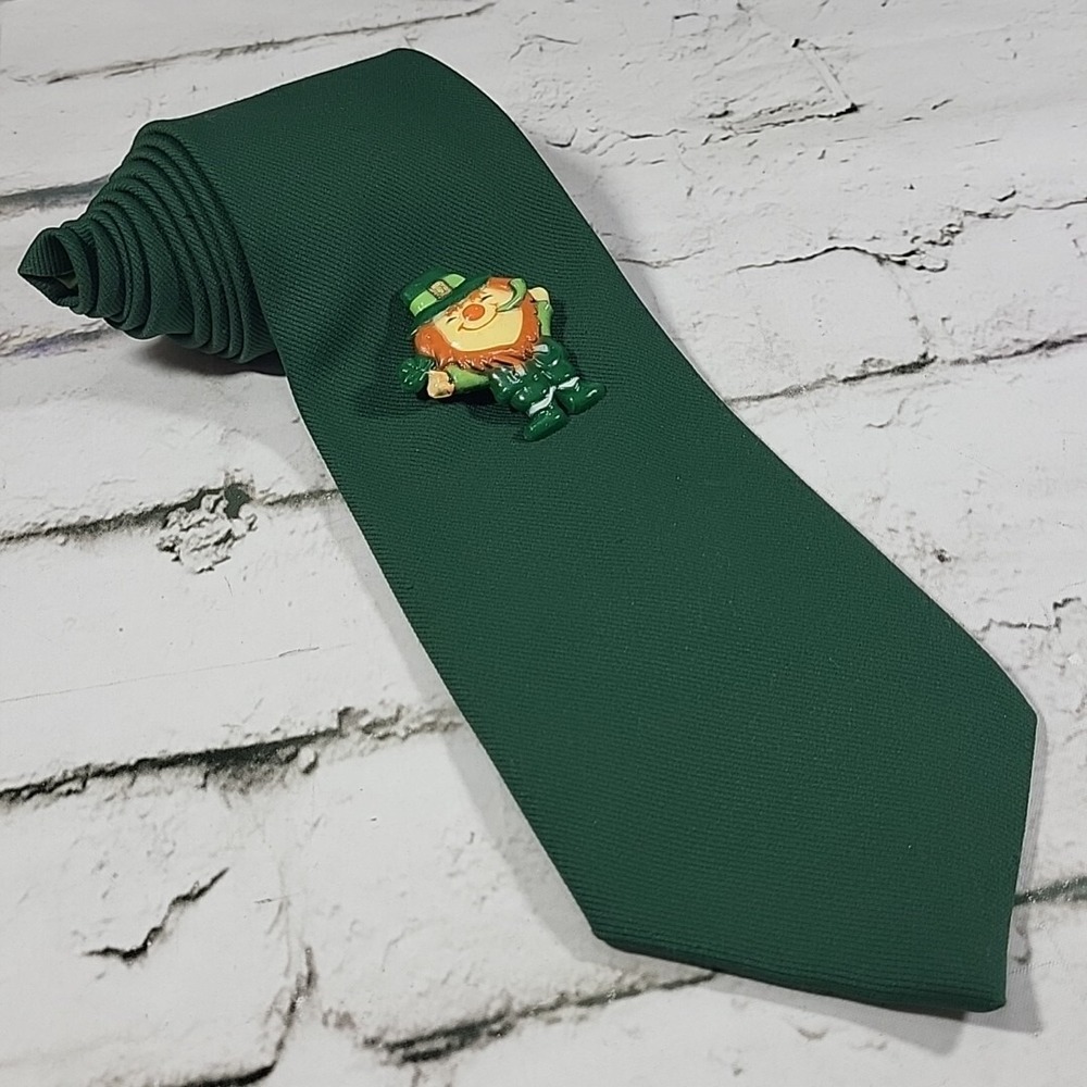 Vintage Wemlon by Wembley Neck Tie Green with St Patricks Day Pin